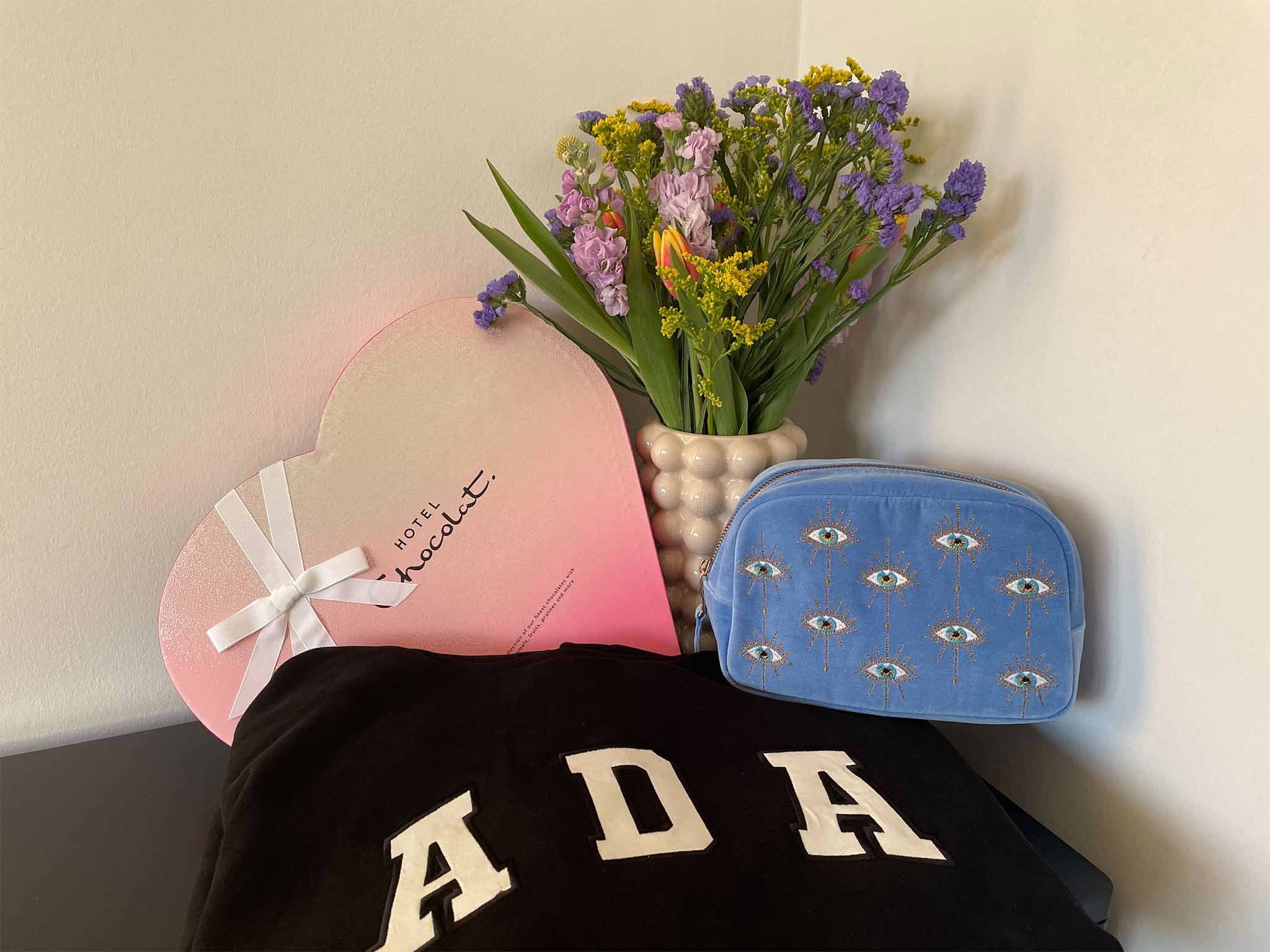 Best simple valentine gift for her online